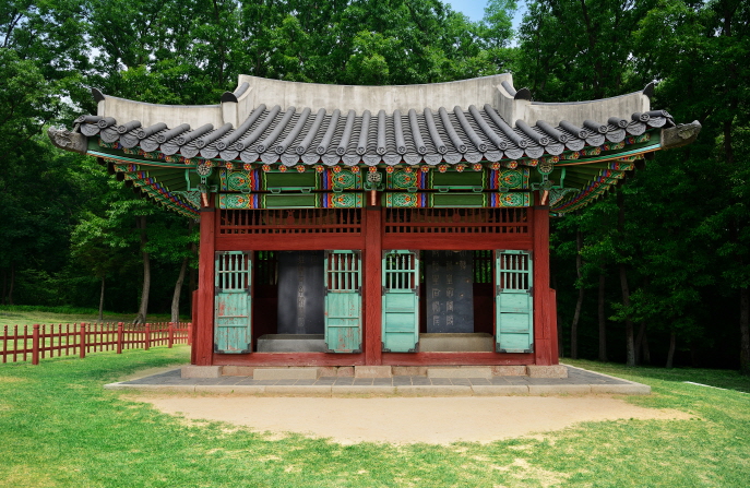 융릉의 비각 정면